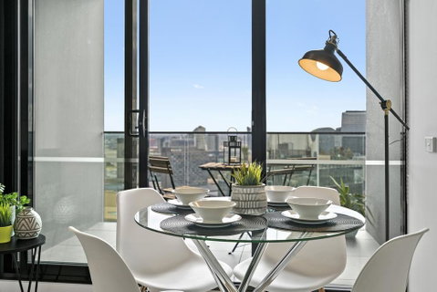 COMPLETE HOST The International Southbank - Go Out 1