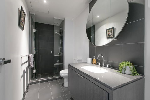 Complete Host Wrap Apartments - Go Out 1