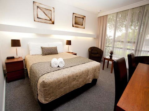 Connells Motel & Serviced Apartments - Go Out 2