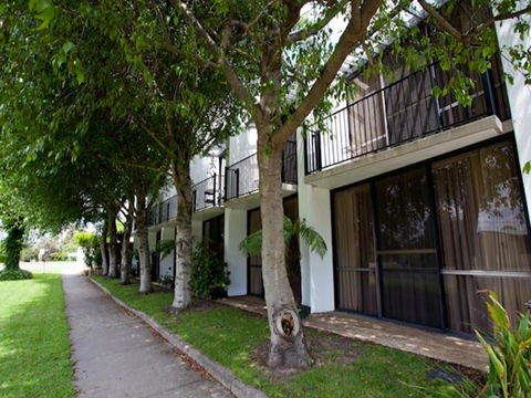 Connells Motel & Serviced Apartments - Go Out 1