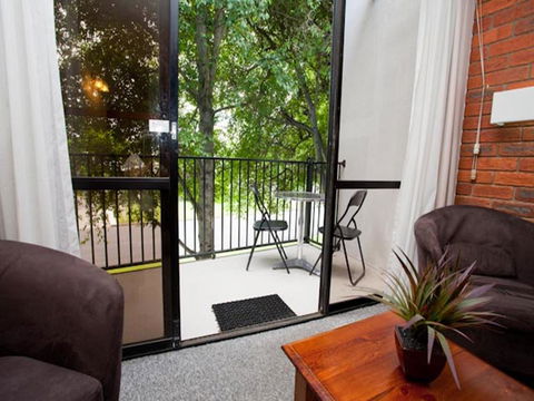 Connells Motel & Serviced Apartments - Go Out 0