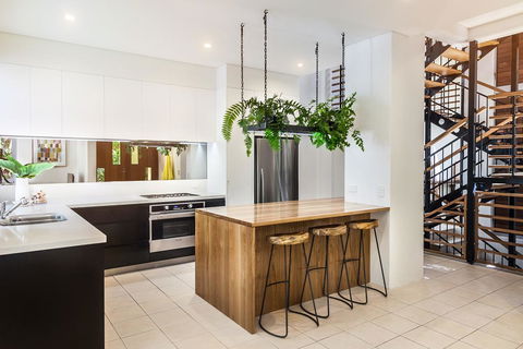 Contemporary & Luxurious, Little Cove - Pubs and Clubs 1