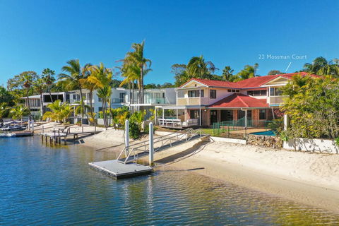 Convenience, Space & Location, Noosa Heads - Pubs and Clubs 0