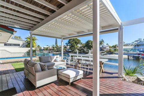 Convenience, Space & Location, Noosa Heads - Pubs and Clubs 1