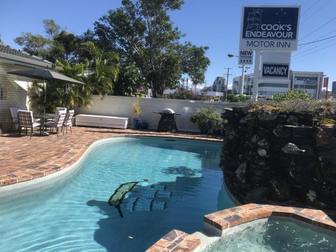 Cooks Endeavour Motor Inn - Go Out 3