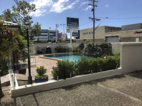 Cooks Endeavour Motor Inn - Go Out 2