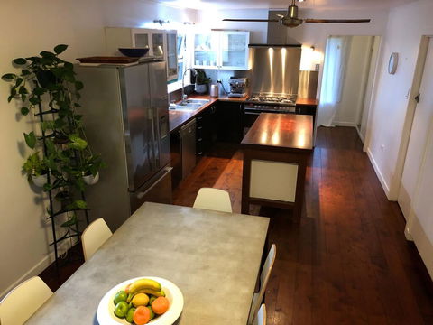 Cool Green Queenslander - Noosaville - Pubs and Clubs 1