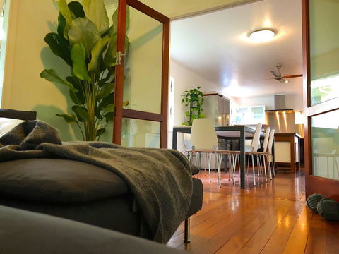 Cool Green Queenslander - Noosaville - Pubs and Clubs 0