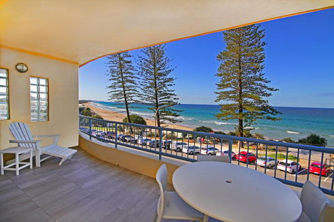 Coolum Baywatch Luxury Style Penthouse, Linen Included, WIFI, 500 Bond - Pubs and Clubs 0