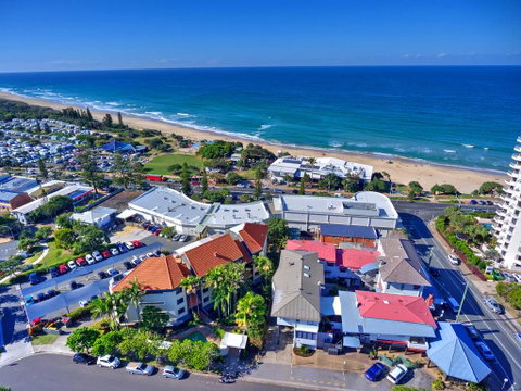 Coolum Beach Resort - Pubs and Clubs 0
