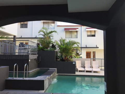 Coolum Beach Resort - Pubs and Clubs 2