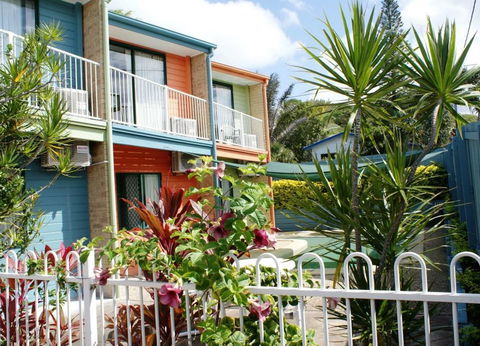 Coolum Budget Accommodation - Pubs and Clubs 0