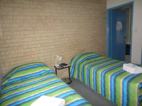 Coolum Budget Accommodation - Pubs and Clubs 1