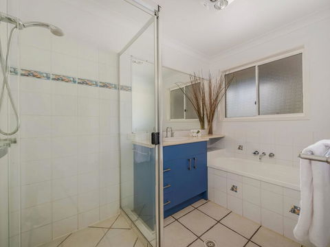 Coolum House, Pet Friendly - Pubs and Clubs 2