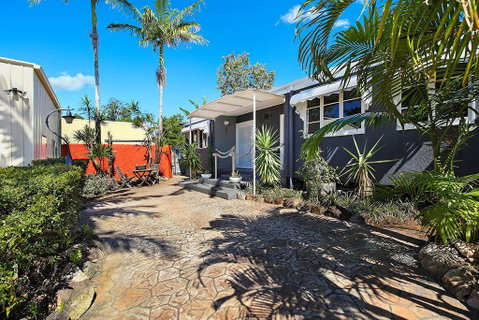 Coolum Retreat, Pet Friendly, Sunshine Coast Holiday House - Pubs and Clubs 1