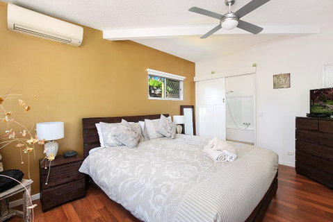 Coolum Retreat, Pet Friendly, Sunshine Coast Holiday House - Pubs and Clubs 3