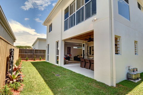 Coolum Street 41, Dicky Beach - Pubs and Clubs 0