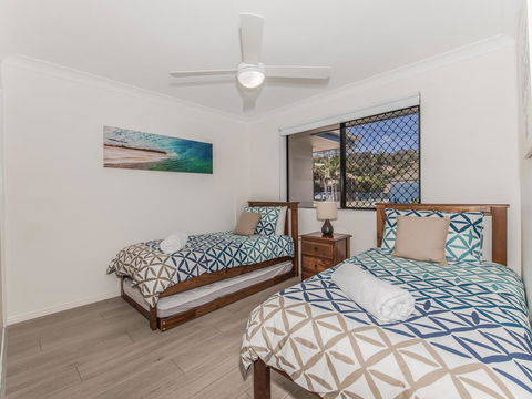 Coolum Waves Pet Friendly Holiday House - Pubs and Clubs 2