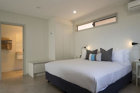 Cooper's Country Lodge - Go Out 0