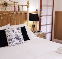 Coppers Hill Private Accommodation - Pubs and Clubs