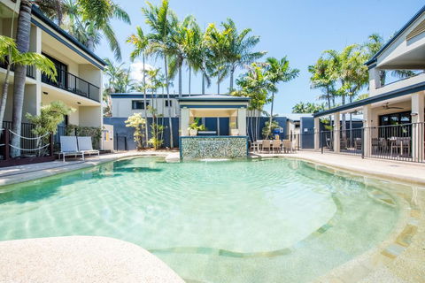 Coral Cay Resort - Pubs and Clubs 0