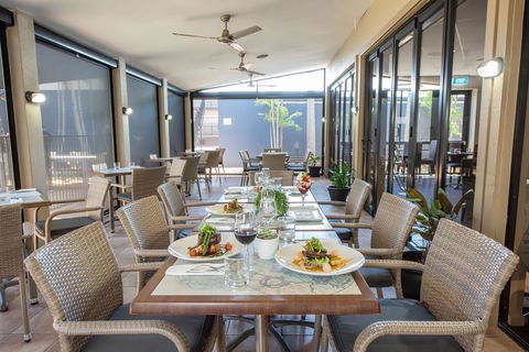 Coral Cay Resort - Pubs and Clubs 1