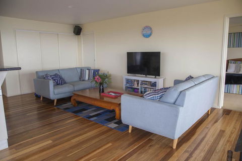 Coral Sea Lookout - Pubs and Clubs 2