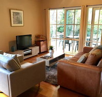 Corinda Cottage - 4 bedroom pet friendly - Pubs and Clubs
