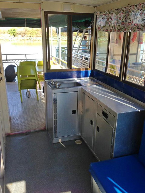 Corroboree Houseboats - Pubs and Clubs 3