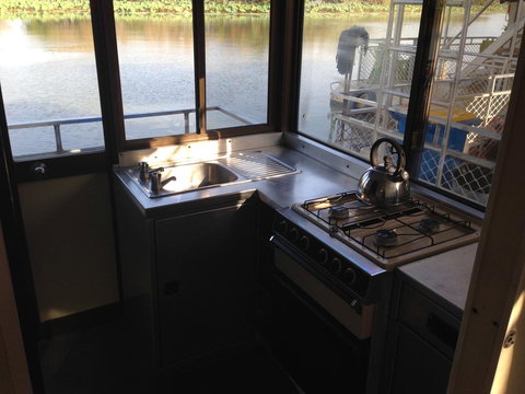 Corroboree Houseboats - Pubs and Clubs 2