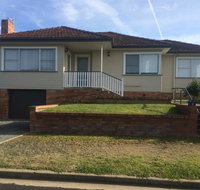 Costa Park Cottage Ena - Armidale - Pubs and Clubs
