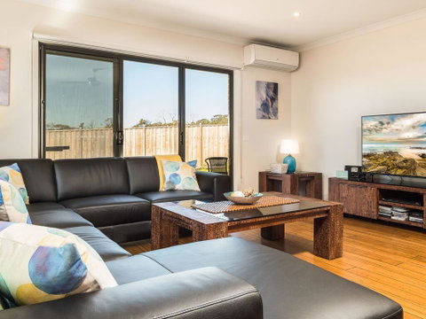 Cosy On Currawong - Pubs and Clubs 1
