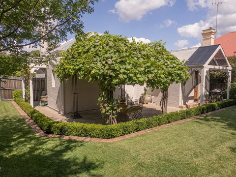 Cottage 79 - Pubs and Clubs 3