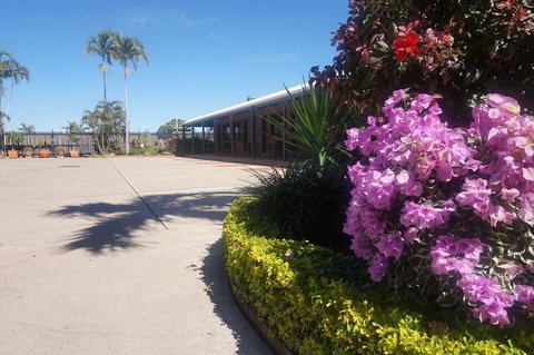 Country Ayr Motel And Breakfast - Pubs and Clubs 3