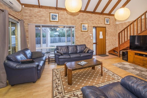 Country Cottage - Go Out 2