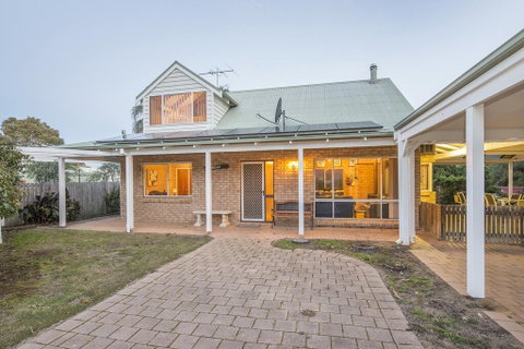 Country Cottage - Go Out 1