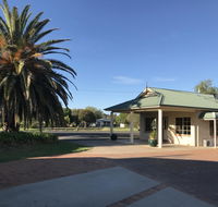 Country Gardens Motor Inn - Pubs and Clubs