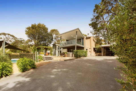 COUNTRY MEETS THE BAY - MOUNT ELIZA - Pubs and Clubs 2