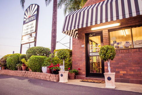 Country Pathfinder Motor Inn - Pubs and Clubs 3