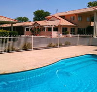 Country Roads Motor Inn - Pubs and Clubs