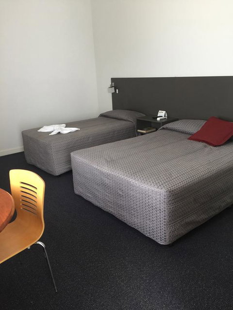 Country Roads Motor Inn Dysart - Go Out 3