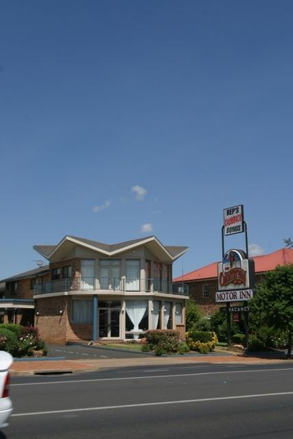 Countryman Motor Inn - Pubs and Clubs 3