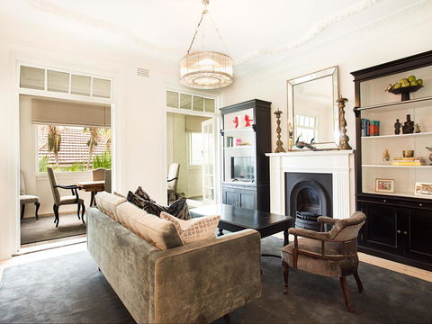COURALLIE (I701)-L'Abode Accommodation - Pubs and Clubs 3