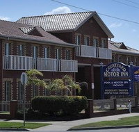 Courtyard Motor Inn - Pubs and Clubs