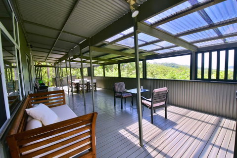 Cow Bay Hilltop Escape - Pubs and Clubs 3