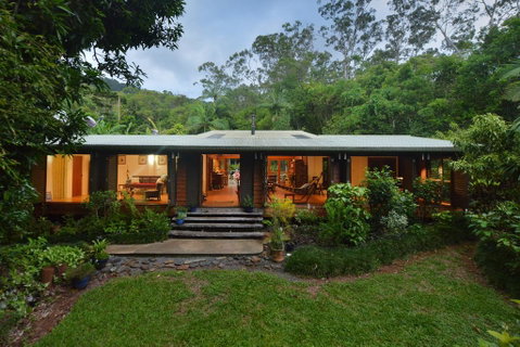 Cow Bay Homestay B&B - Pubs and Clubs 0