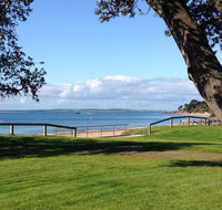 Cowes Foreshore Tourist Park - Pubs and Clubs