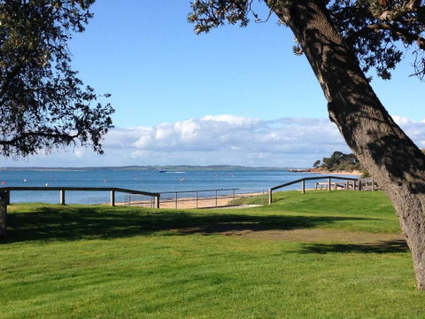 Cowes Foreshore Tourist Park - Pubs and Clubs 0