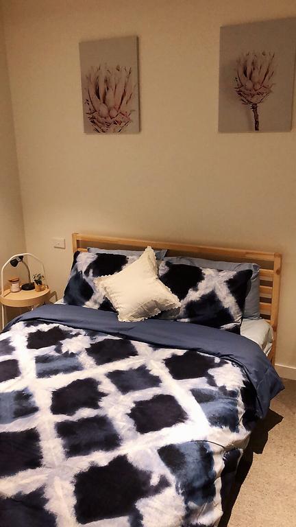 Cozy & Convenient 1Bdr Aparment + FREE Parking - Pubs and Clubs 3