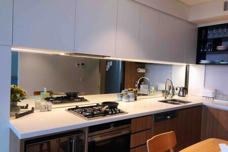 Cozy & Convenient 1Bdr Aparment + FREE Parking - Pubs and Clubs 1